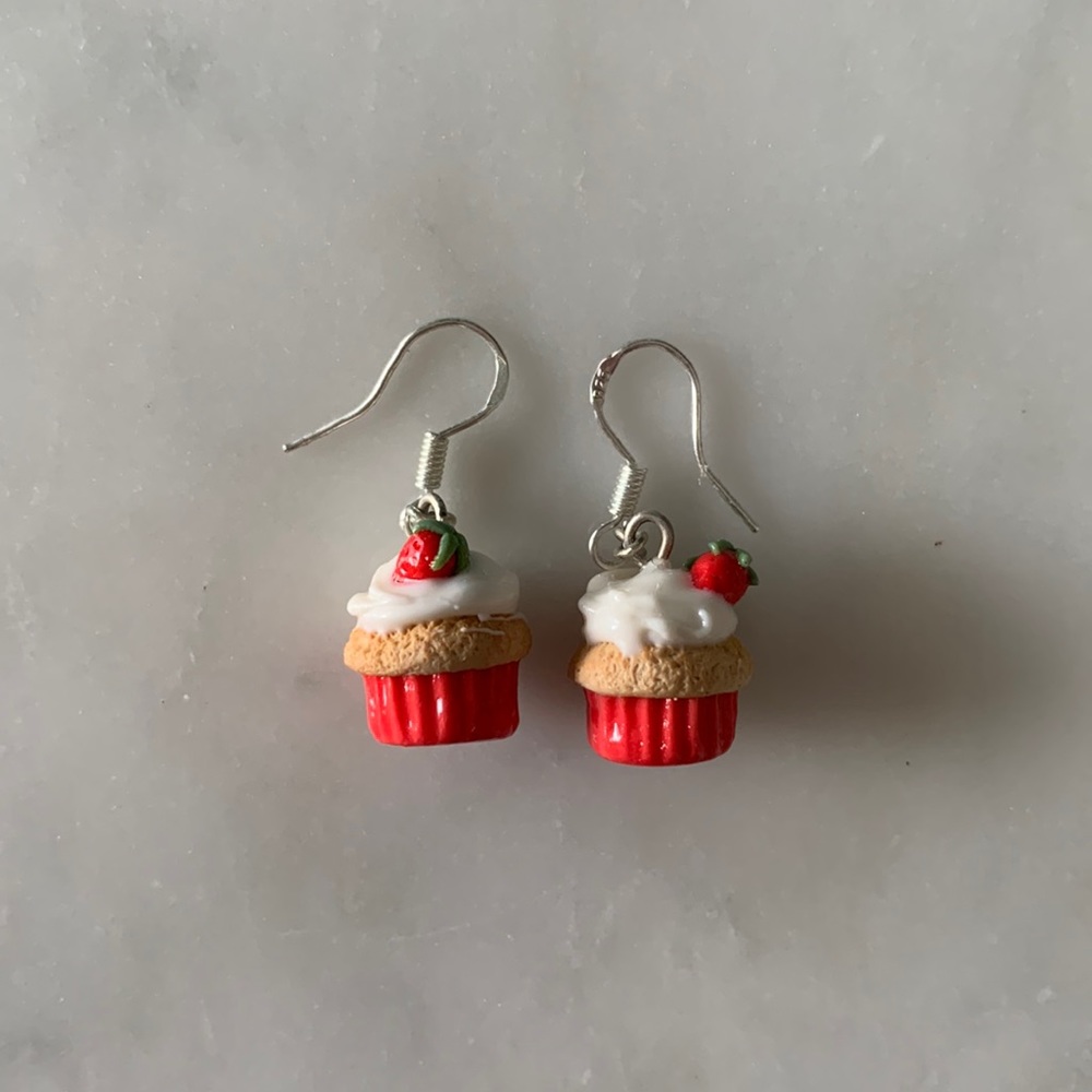 2/$30 💎🆕🍓🧁 Polymer clay earrings with strawberry cupcakes